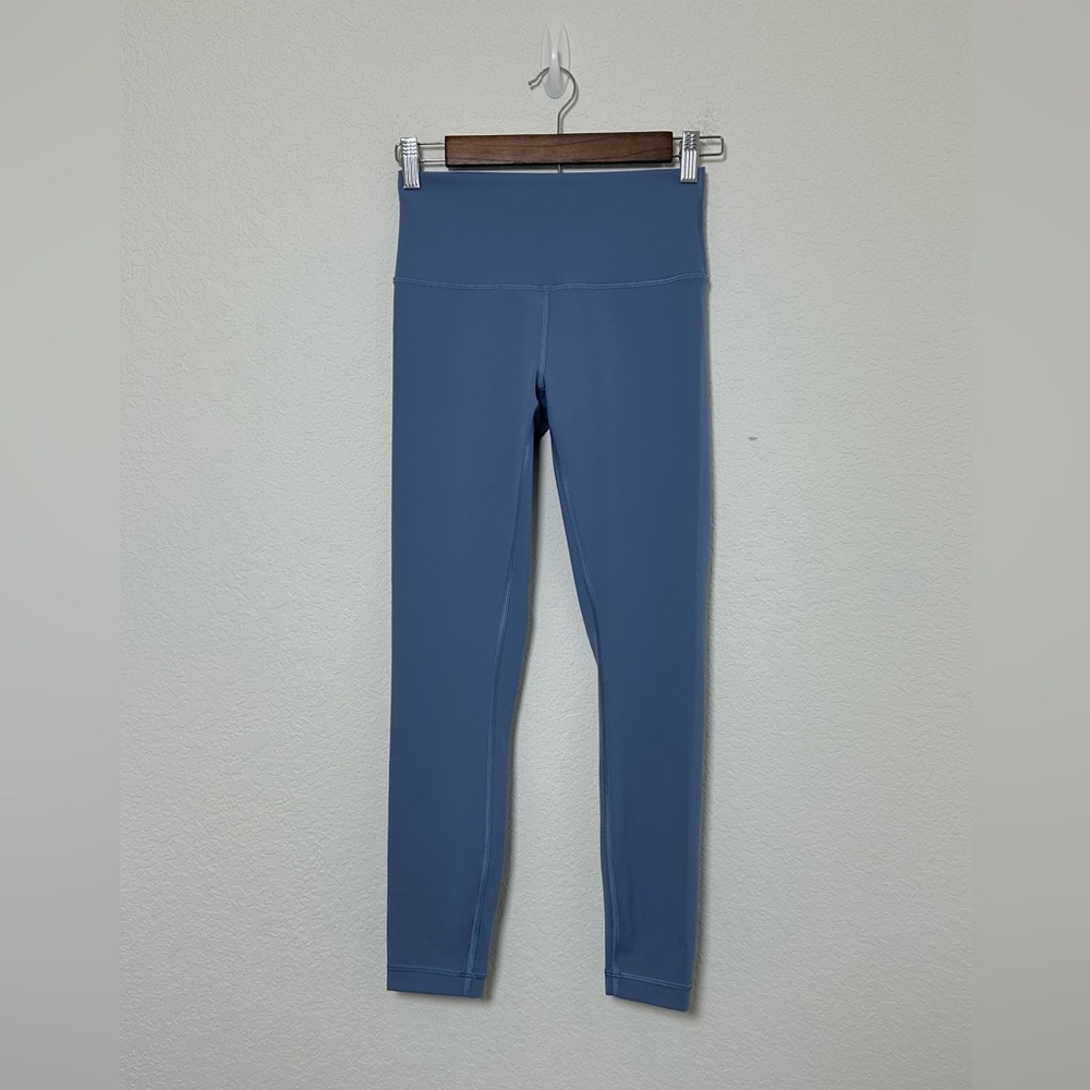 Lululemon Athletica Women’s Size 6 US Midi Rise Blue Leggings